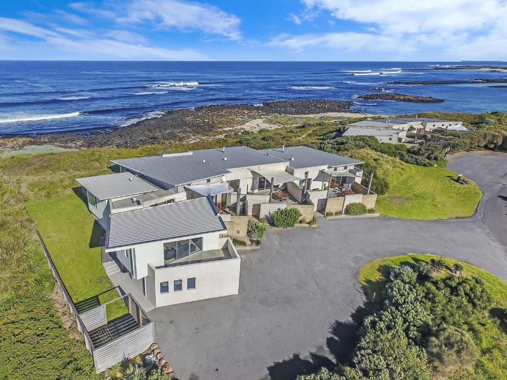 Hearns Beachside Villa 2