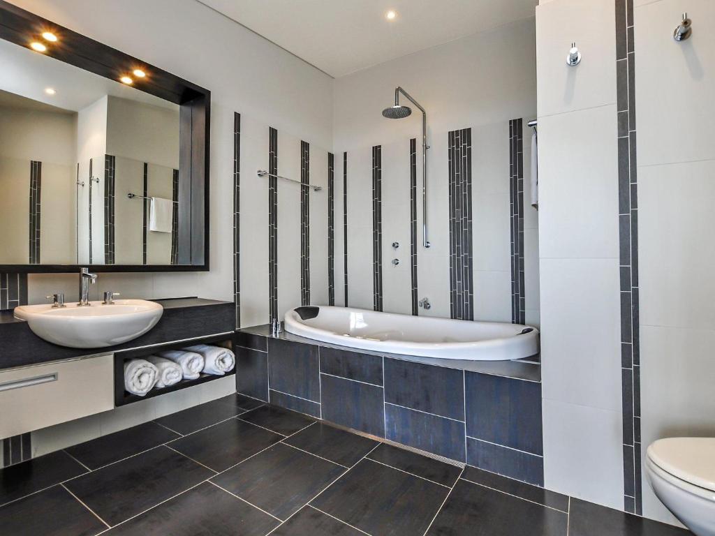 Hearns Beachside Villa 3 photo 3