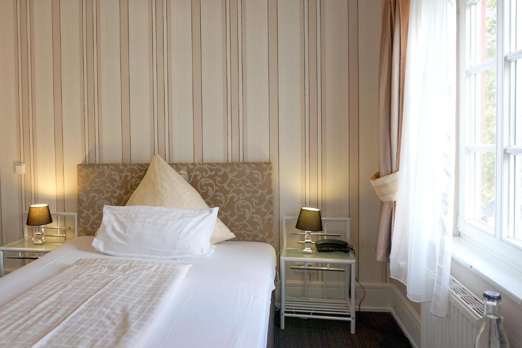 Двухместный (Небольшой двухместный номер с 1 кроватью), Hotel Am Schloss Biebrich