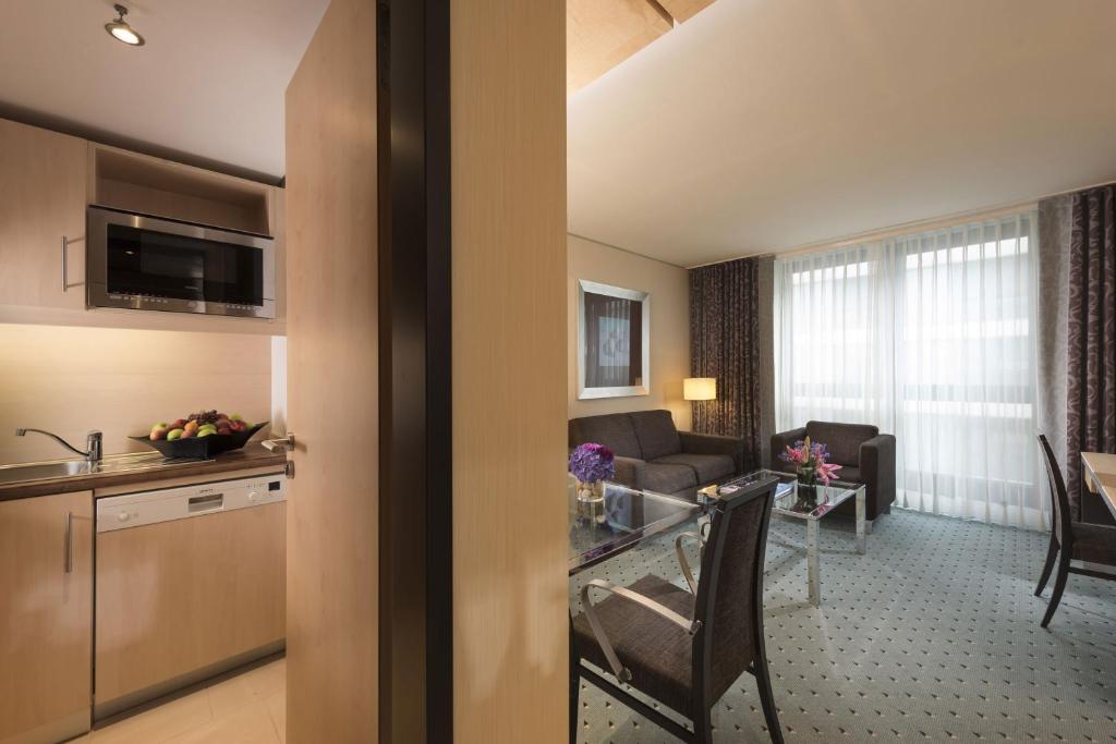 Сьюит (Полулюкс (для 2 взрослых)), Maritim Hotel Düsseldorf
