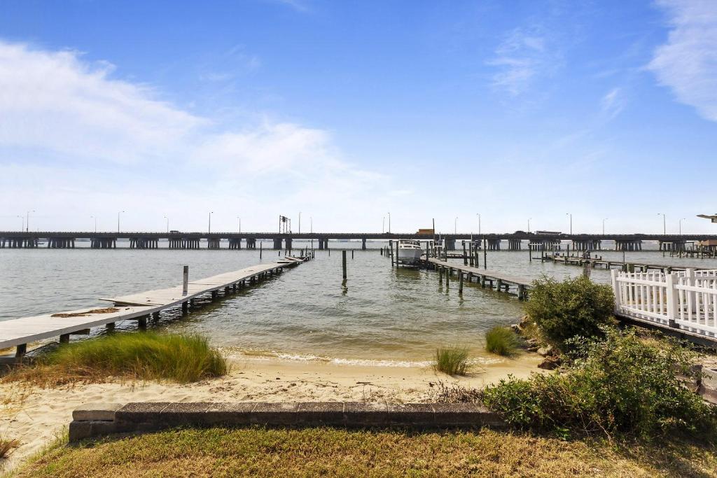 Water Front Delight On The Bay Home photo 2