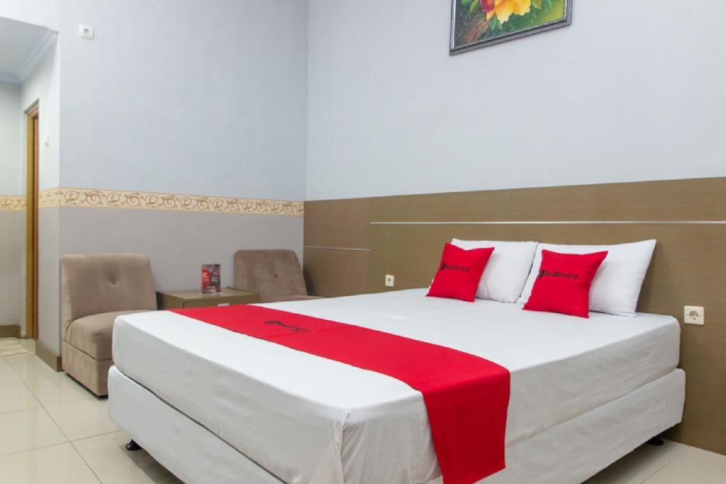 RedDoorz near Goa Panggung photo 3