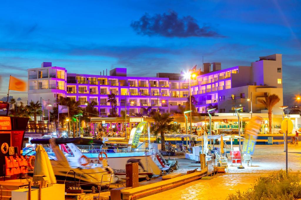 Limanaki Beach Hotel & Suites photo 1