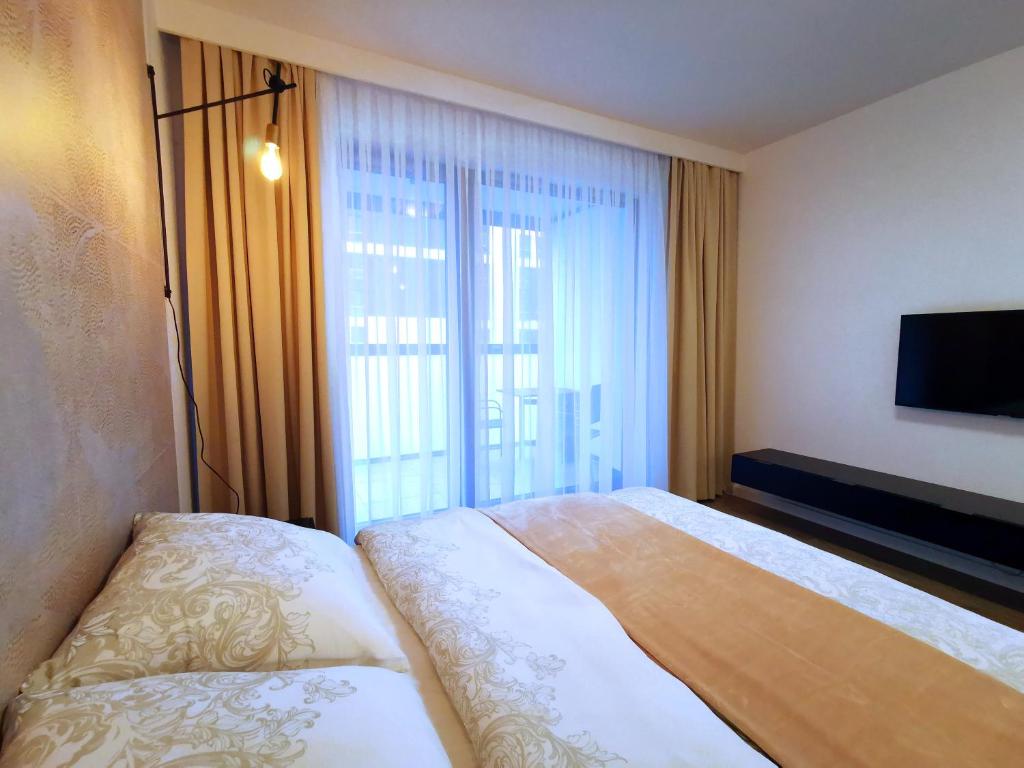 Come&Stay apartments Wola - Tap to explore photos