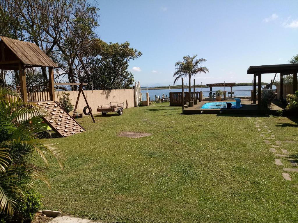 Casa na beira da lagoa com piscina e rampa para embarcações photo 2