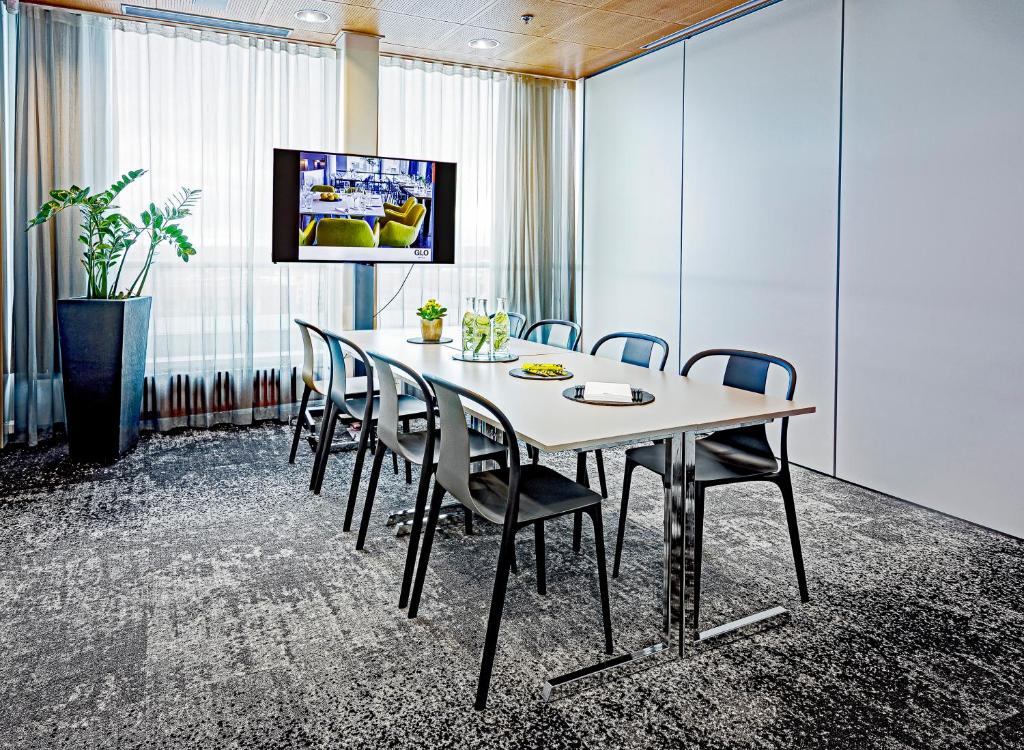 GLO Hotel Sello photo 2