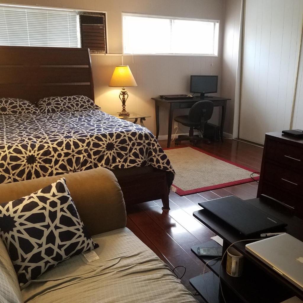 Woodland Hills BEST Priced Room image