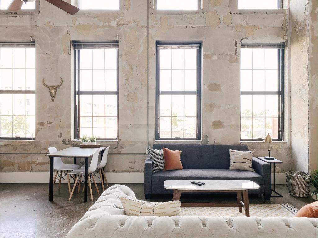 Modern Loft w/ View photo 1