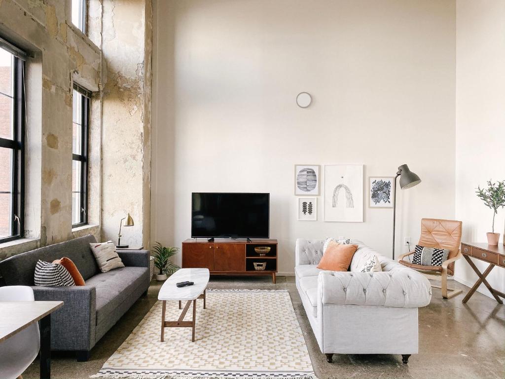 Modern Loft w/ View photo 2