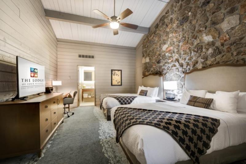 Lodge of Four Seasons Golf Resort, Marina & Spa photo 1