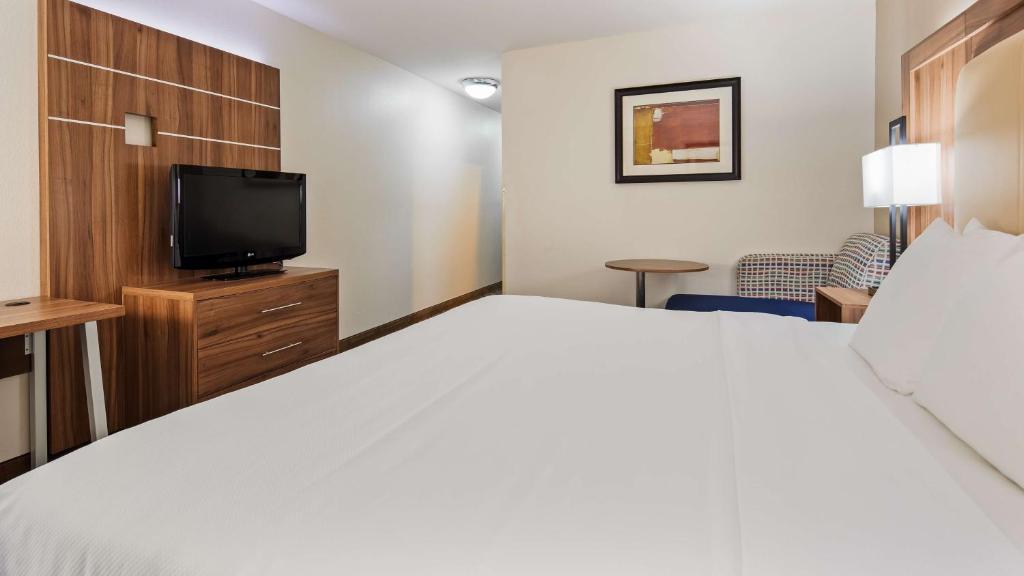 Best Western Plus Kansas City Airport - KCI East photo 1
