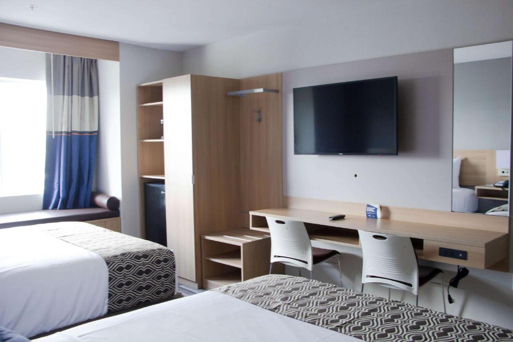 Microtel Inn & Suites by Wyndham Camp Lejeune/Jacksonville image