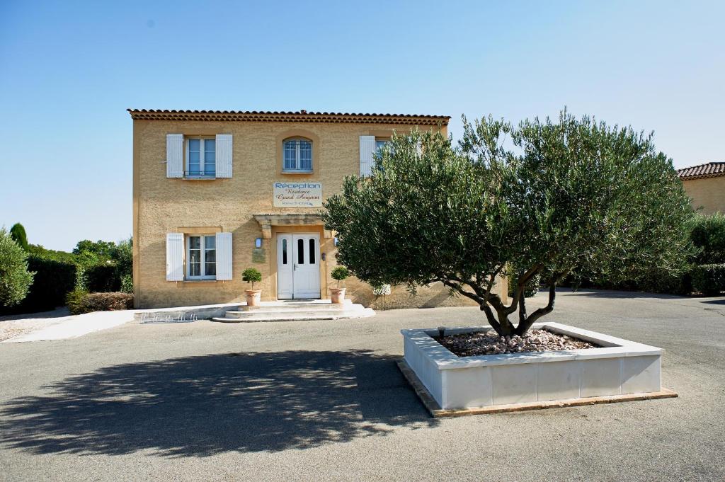 Residhotel Golf Grand Avignon photo 3