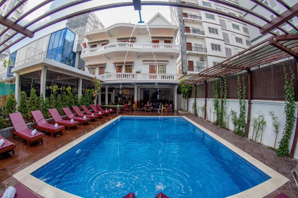 Poolside Villa photo 1