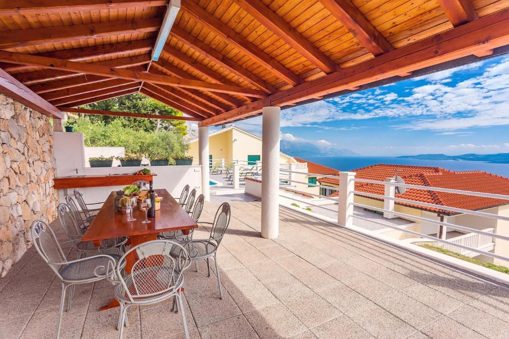 VILLA MASLINA, with private 32m2Pool, panoramic views on 100km coastline, 12 pax photo 2