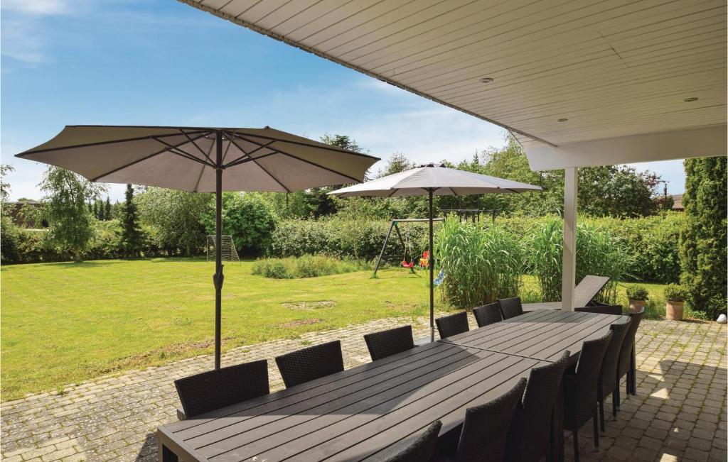 Beautiful Home In Humble With 5 Bedrooms, Wifi And Indoor Swimming Pool photo 3