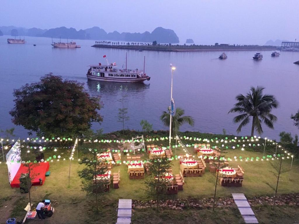 Sun Bay Tuan Chau Hotel