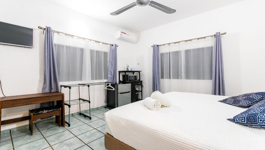 Vacation Rental - Upper Floor Room at Casa Cocoa photo 1
