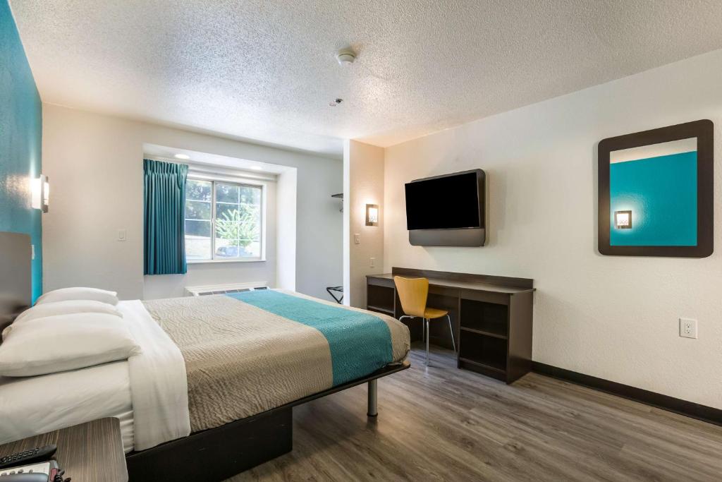 Двухместный (Номер Делюкс для некурящих с 1 кроватью размера 