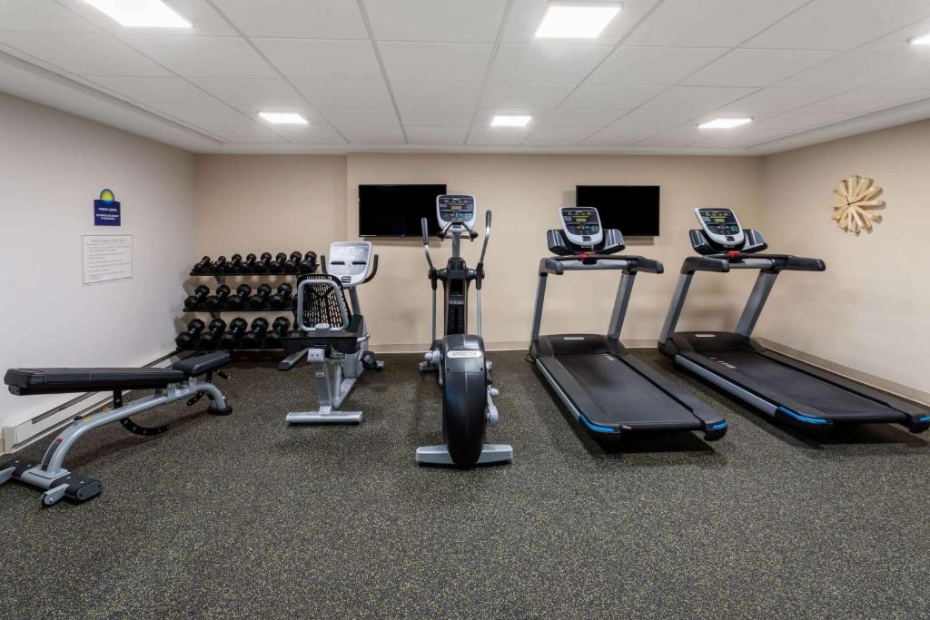 Days Inn & Suites by Wyndham Duluth by the Mall photo 4