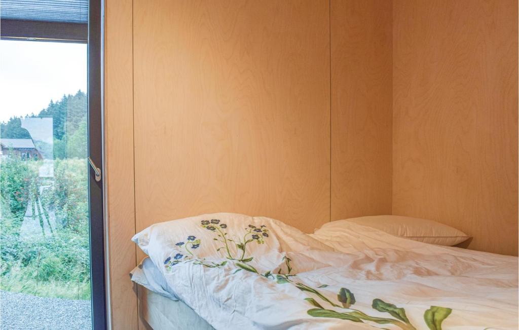 Nice Home In Lyngdal With 3 Bedrooms And Wifi photo 3