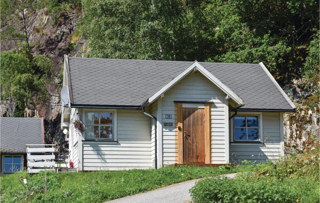 Awesome Home In Vallavik With 3 Bedrooms And Wifi