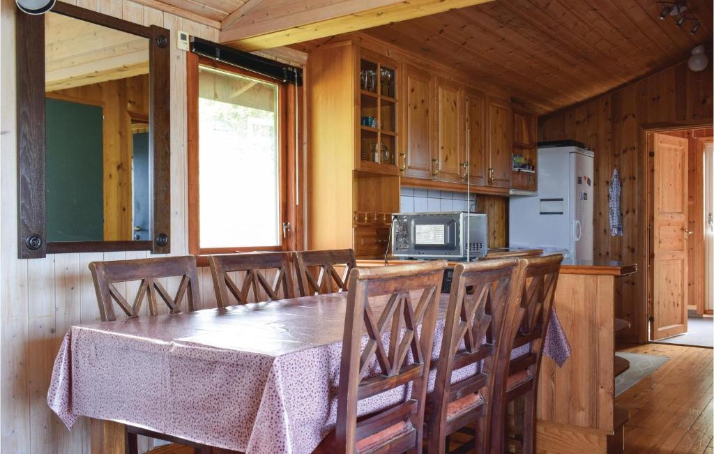Stunning Home In Sandvoll With 3 Bedrooms And Wifi photo 1