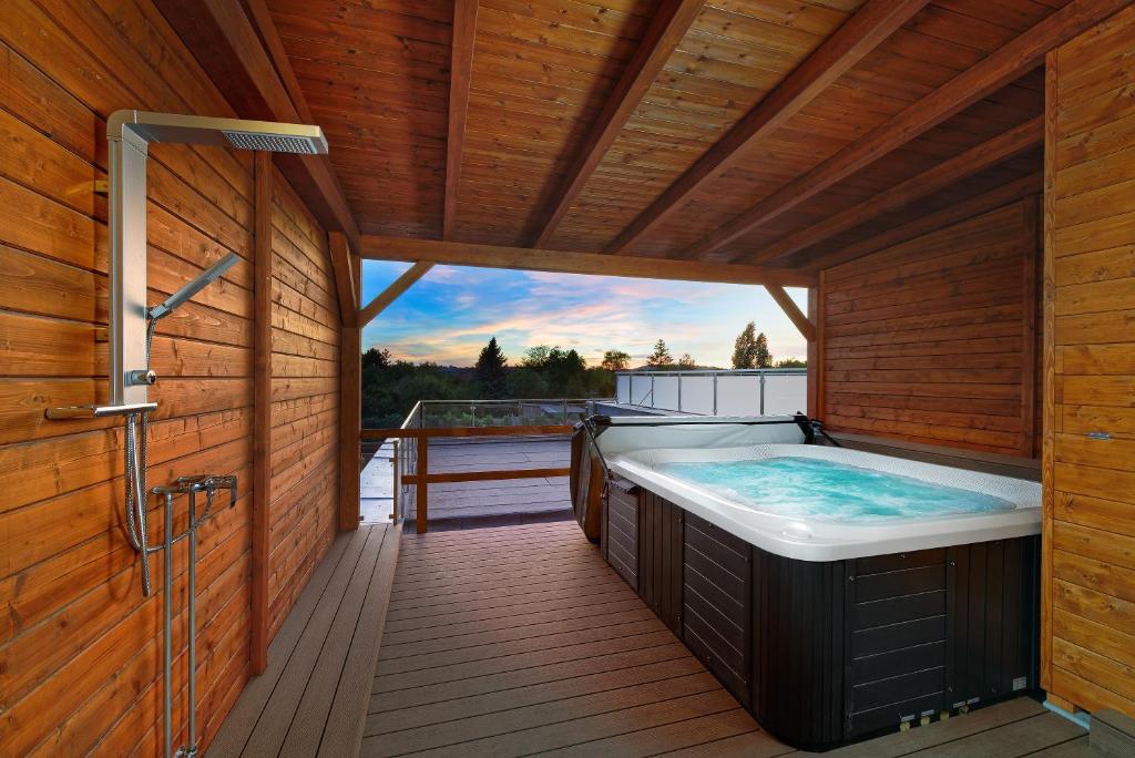 Двухместный (Номер Wellness с собственной гидромассажной ванной), Отель Aura Design & Garden Pool