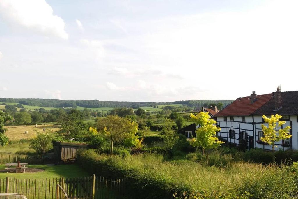 Huis in de natuur photo 2
