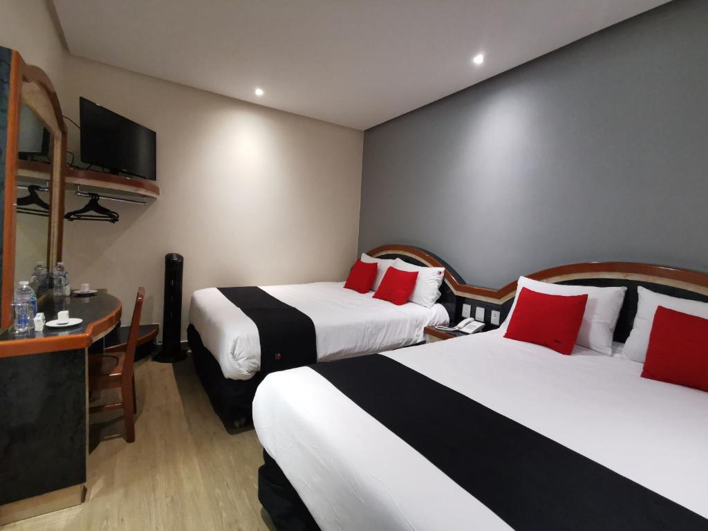 Двухместный (Улучшенный номер с 2 кроватями), Hotel Monarca