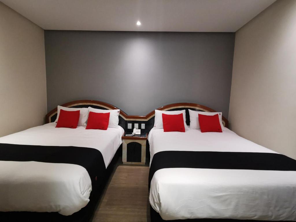 Двухместный (Улучшенный номер с 2 кроватями), Hotel Monarca