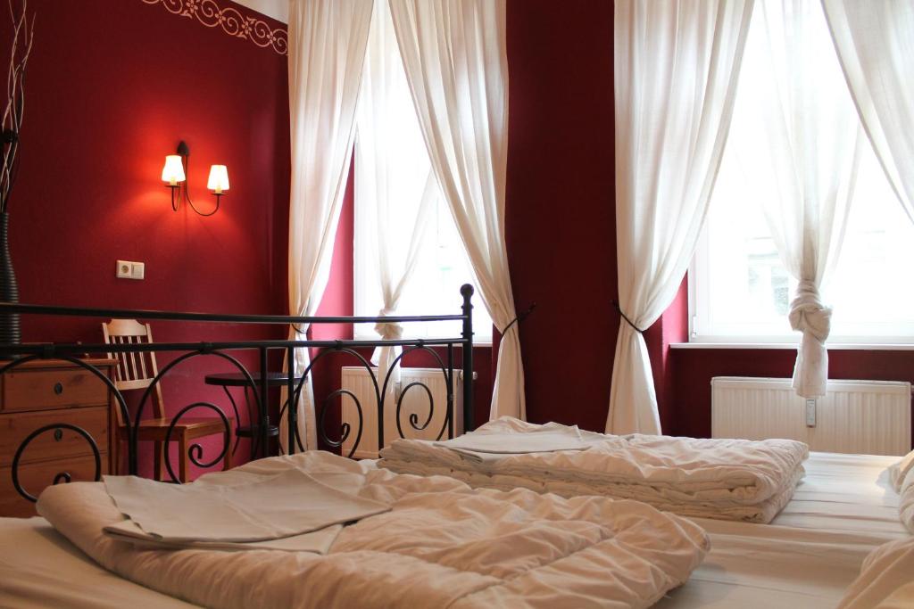 Двухместный (Двухместный номер с 1 кроватью и общей ванной комнатой), Hostel Louise 20