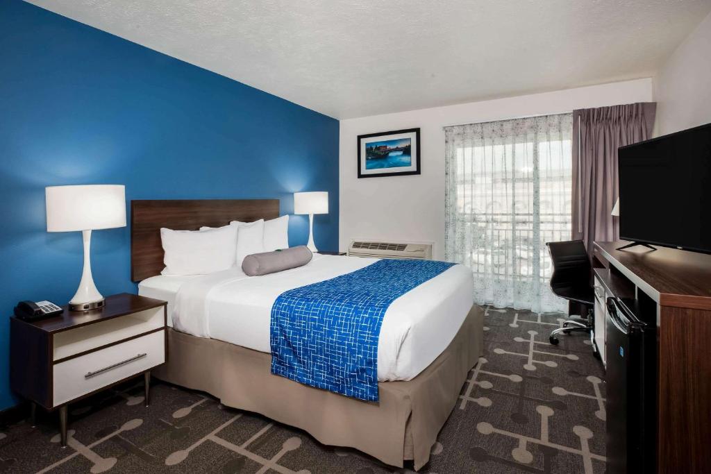 Baymont By Wyndham Spokane - Tap to explore photos