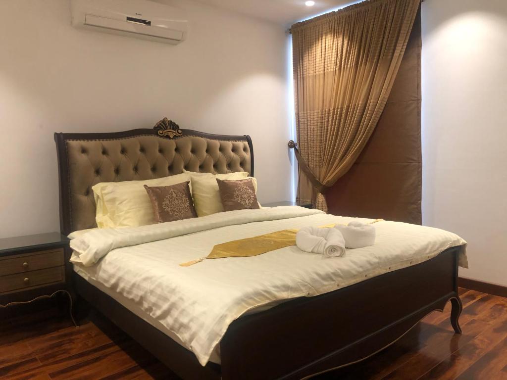 Royal Two Bed Room Luxury Apartment Gulberg photo 2