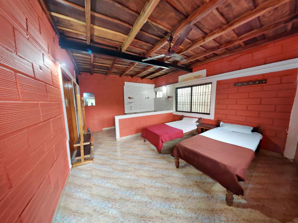 Номер (Кровать в общем 8-местном номере для мужчин и женщин), HosteLIT Gokarna - Backpacker Hostels