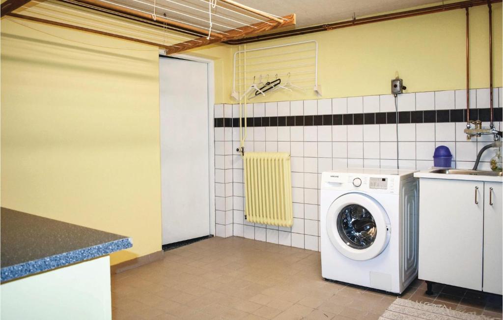 Awesome Home In Karlshamn With 3 Bedrooms photo 3