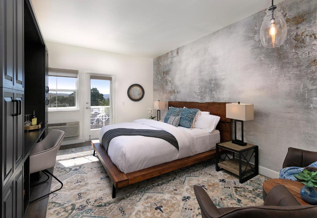 Wine Stone Inn image