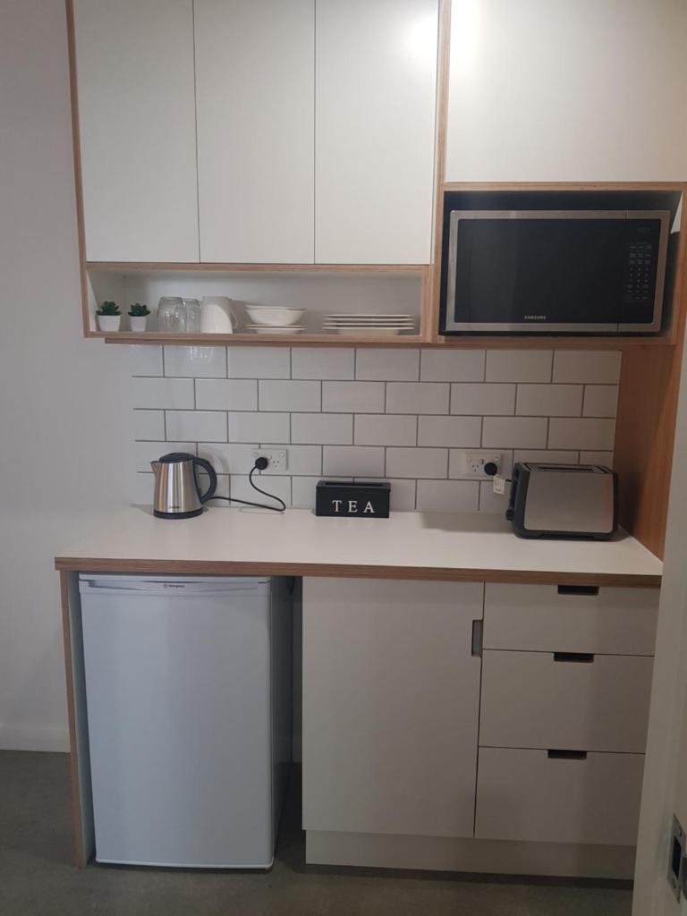 Modern, private and close to town. photo 1