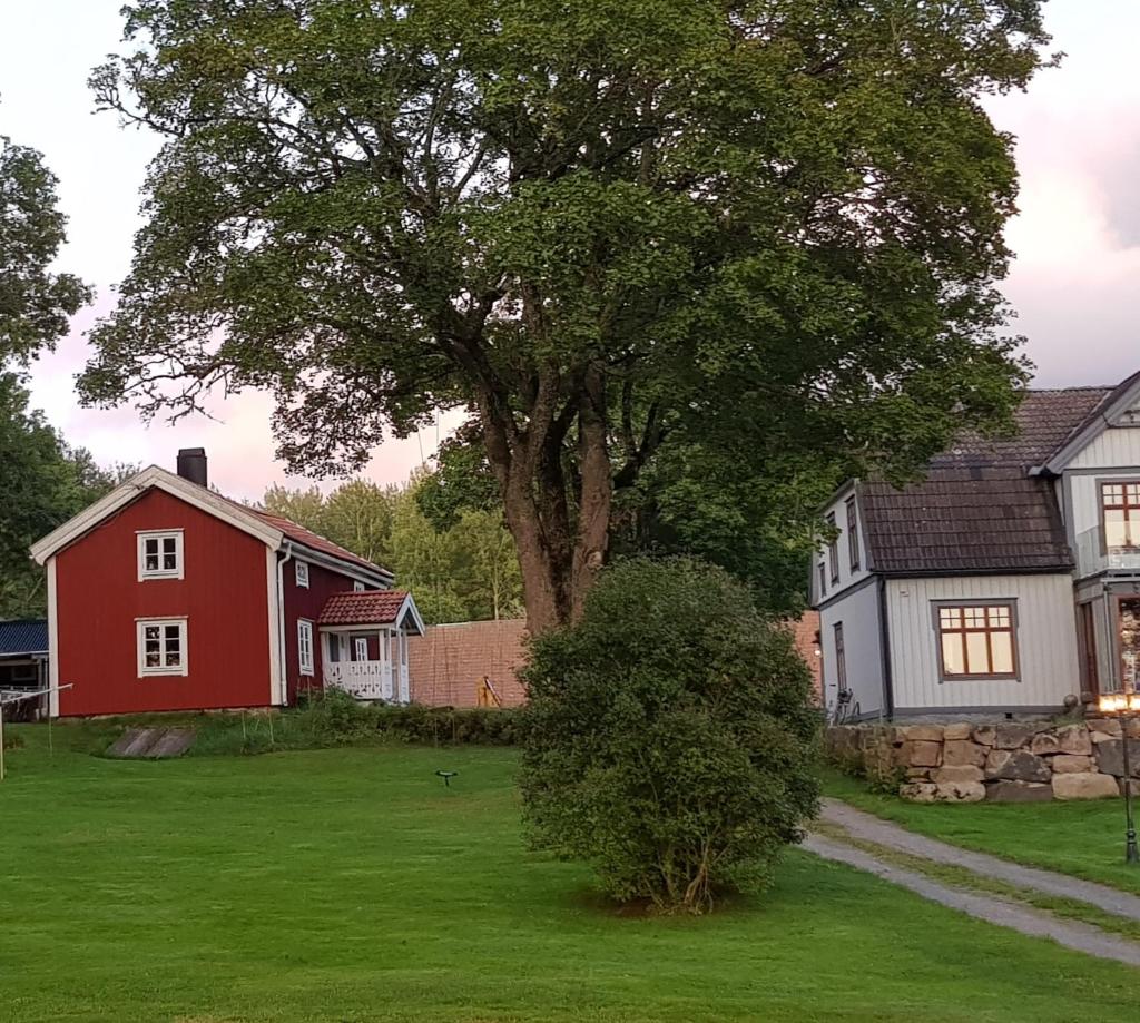 1800-tals torp i landsbygd nära till allt photo 1