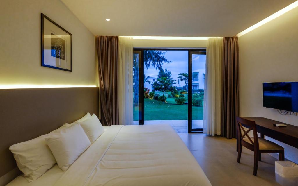 Вилла (Вилла с 3 спальнями), Saint Simeon Resort & Spa Long Hai