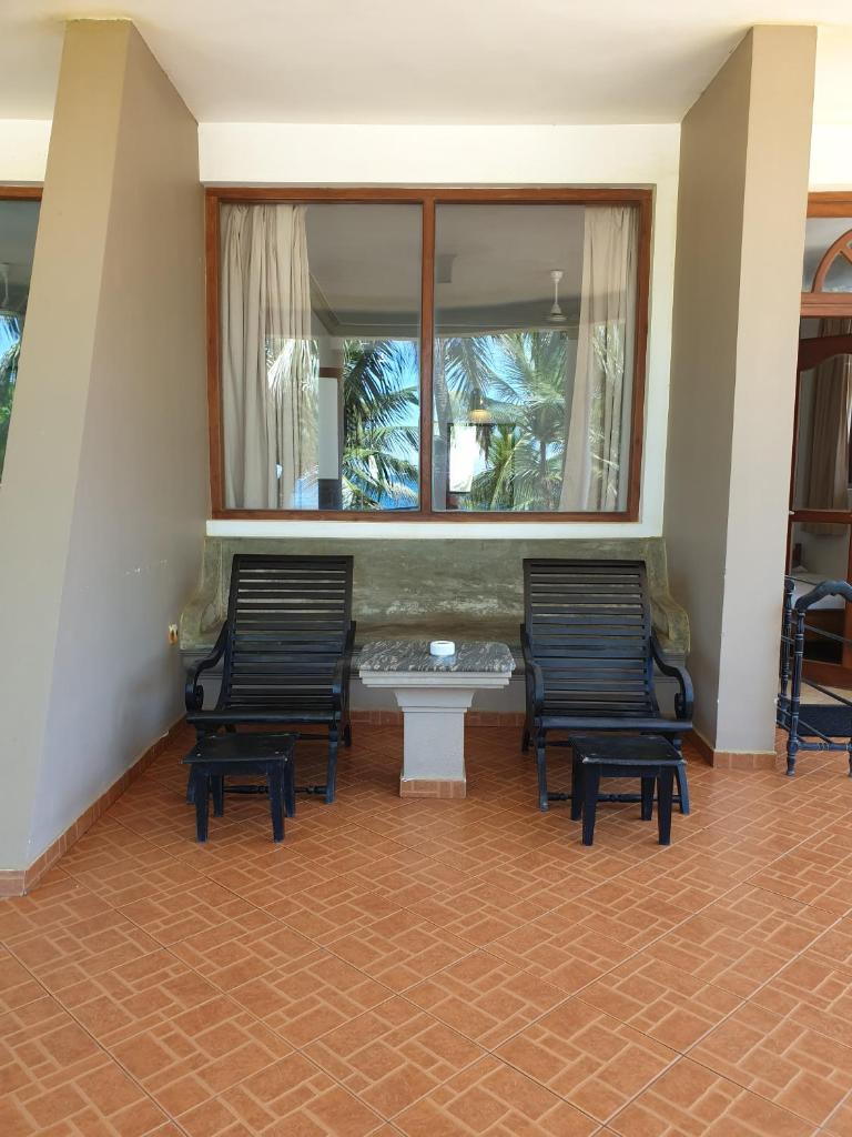 Трехместный (Улучшенный трехместный номер), Oasey Beach Hotel