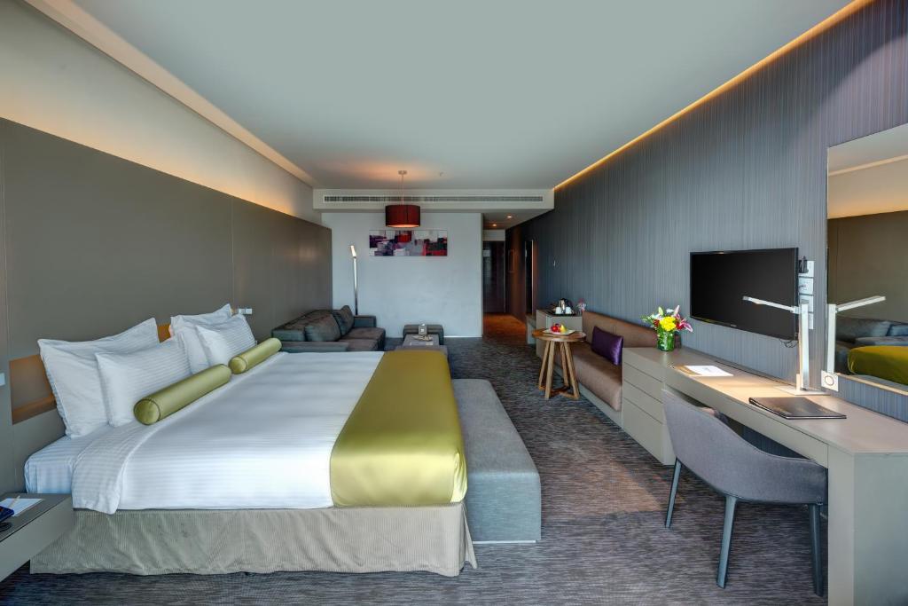 Двухместный (Номер «Премиум» с кроватью размера «king-size» и видом), Отель Royal Tulip 72 Hotel