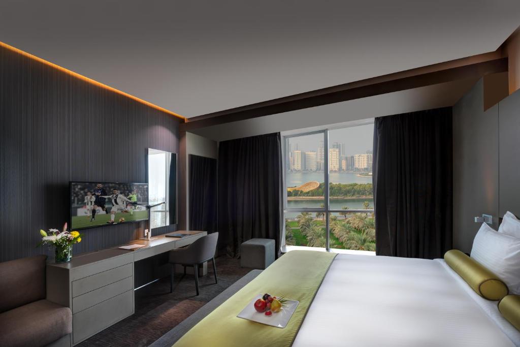 Двухместный (Номер «Премиум» с кроватью размера «king-size» и видом), Отель Royal Tulip 72 Hotel