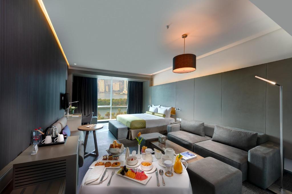 Двухместный (Номер «Премиум» с кроватью размера «king-size» и видом), Отель Royal Tulip 72 Hotel