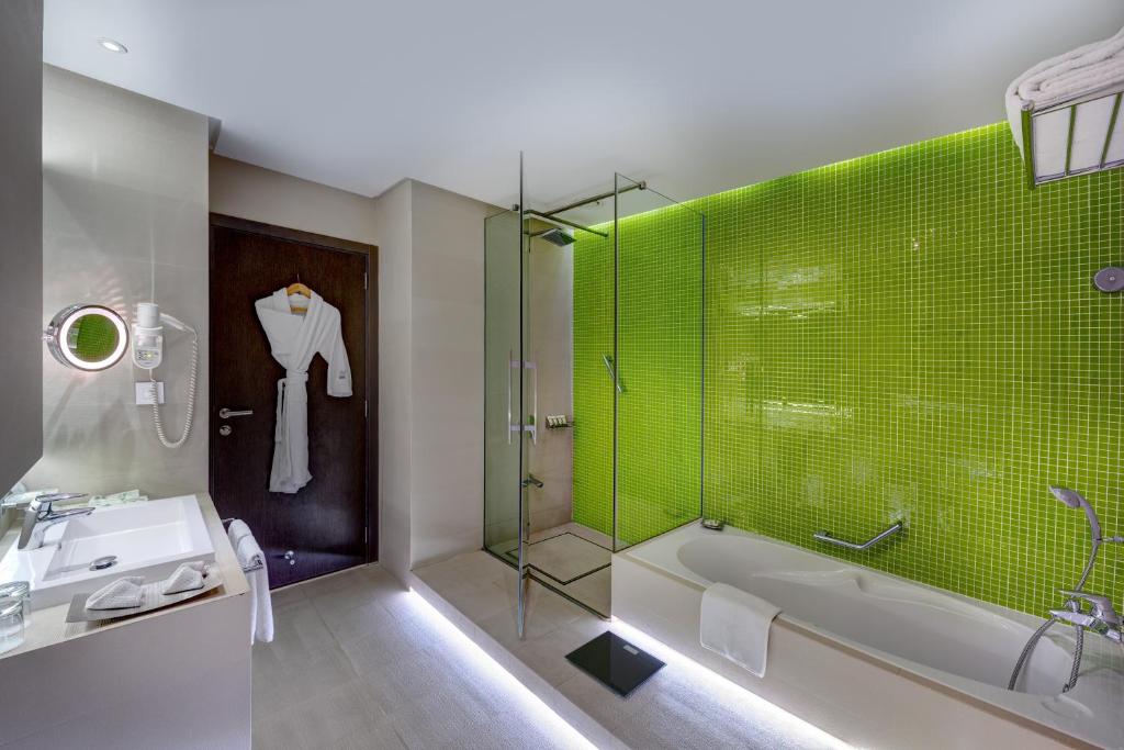 Сьюит (Полулюкс с 2 отдельными кроватями), Отель Royal Tulip 72 Hotel
