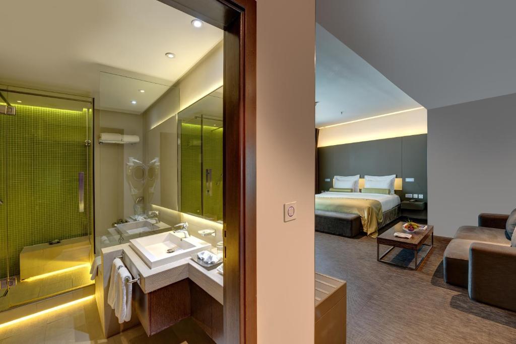 Двухместный (Улучшенный номер), Отель Royal Tulip 72 Hotel