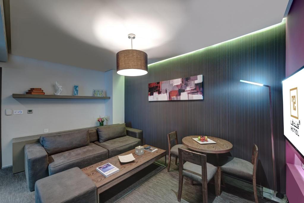 Семейный (Семейный люкс с 2 спальнями), Отель Royal Tulip 72 Hotel