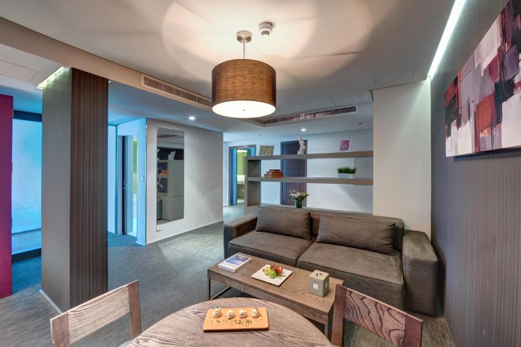 Семейный (Семейный люкс с 2 спальнями), Отель Royal Tulip 72 Hotel