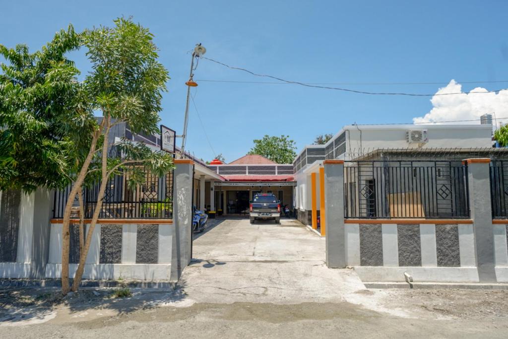 RedDoorz Syariah near Mutiara SIS Al Jufrie Airport Palu 2 photo 1
