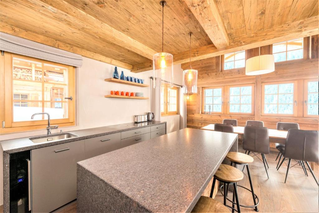 Chalet Ourson Brun by Mrs Miggins photo 1
